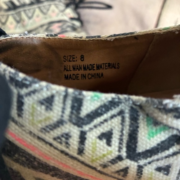 Shi by Journeys Neon Tribal Print Beige Canvas Lace Up Y2K Wedge Booties Sz 8 - Picture 9 of 10